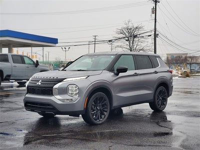 2023 Mitsubishi Outlander SE Black Edition