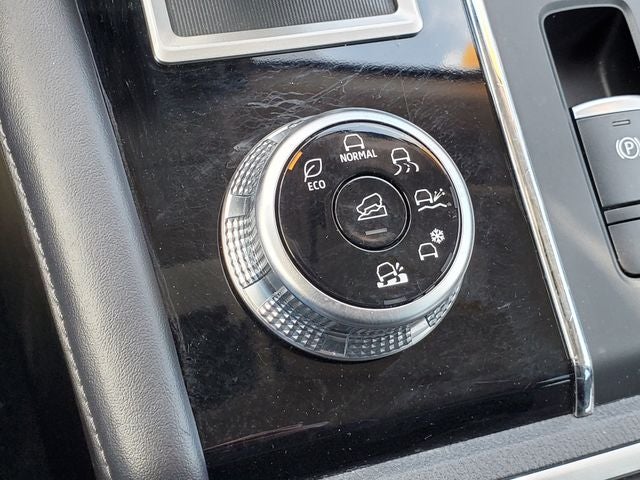 2024 Mitsubishi Outlander SE Black Edition w/Pano Roof