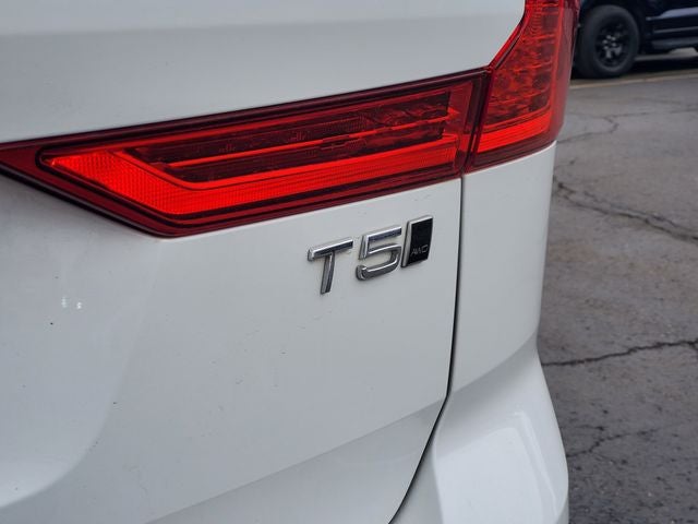 2020 Volvo XC60 T5 Momentum